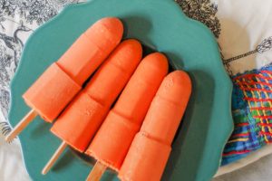 Thai Iced Tea Popsicles. Creamy black tea ice pops with a hint of vanilla and spice. From Blossom to Stem | Because Delicious www.blossomtostem.net Gluten free, vegetarian