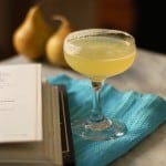 The Perfect Pear Cocktail. A refreshing cocktail that tastes like fresh pears. From Blossom to Stem | Because Delicious www.blossomtostem.net