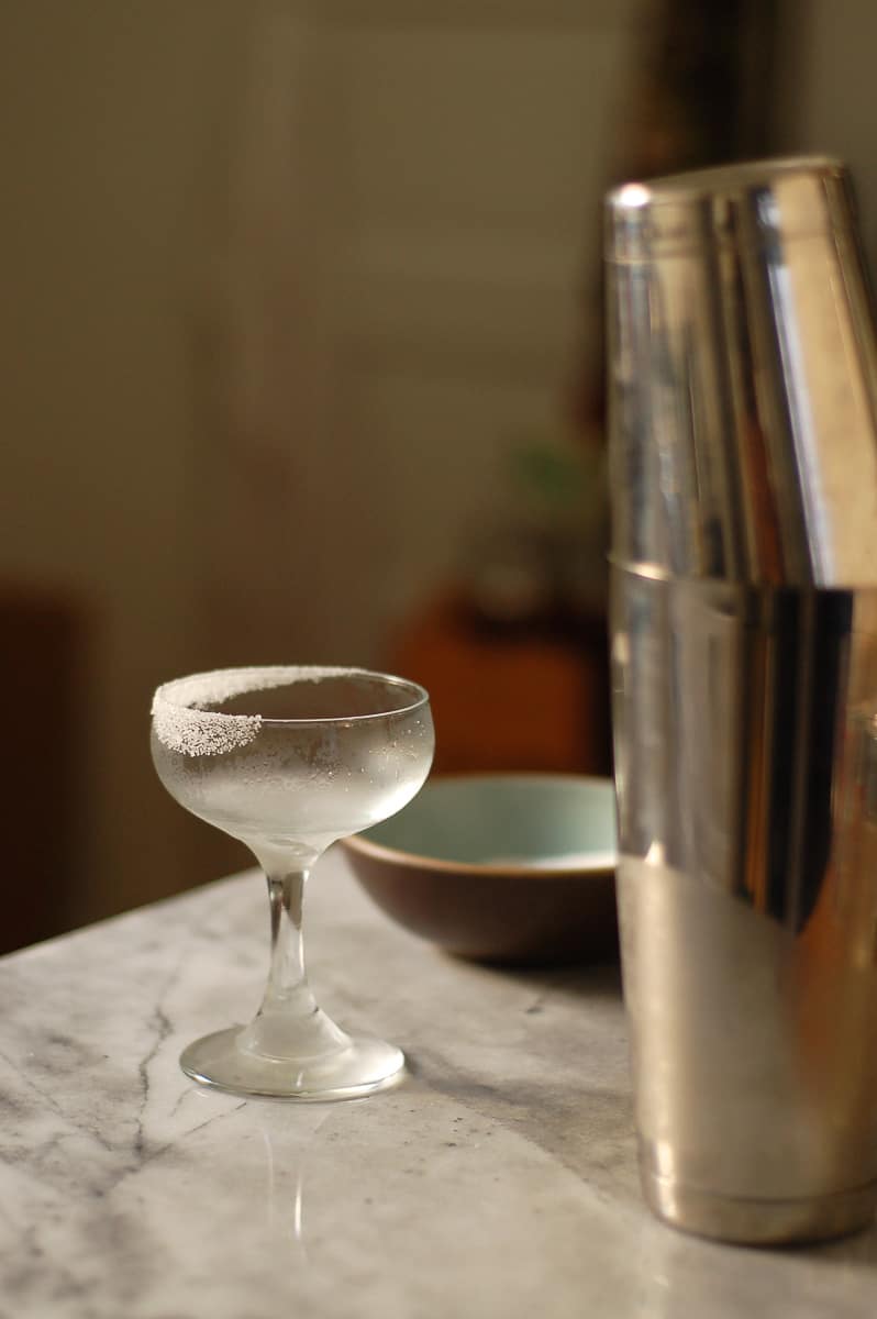 Coupe glass with a half-sugared rim