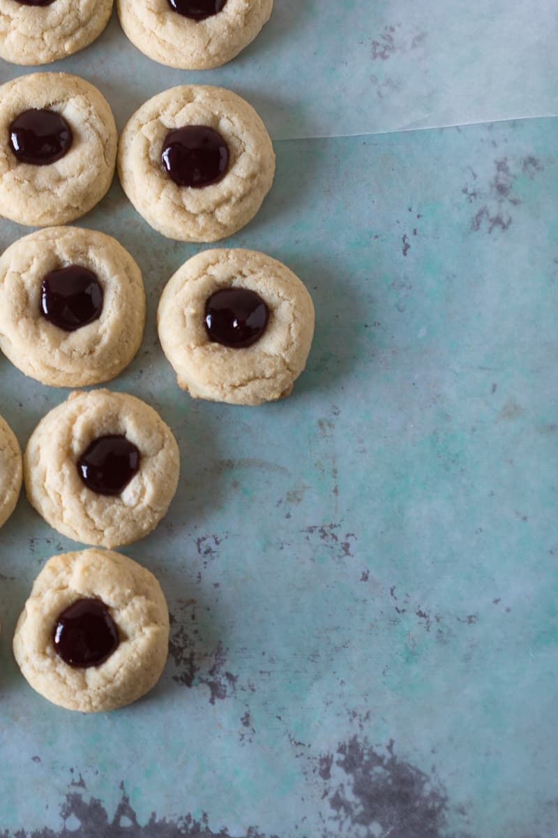 White chocolate cookies with raspberry jam in the middle