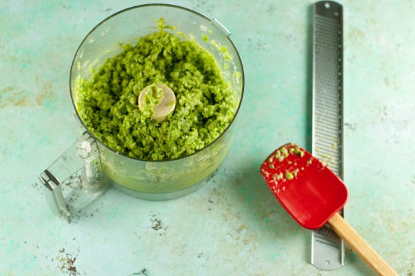 Crushed Peas with Mint and Olive OIl. A light spring melange of peas and mint that's lovely on toast or as a simple side. From Blossom to Stem | Because Delicious www.blossomtostem.net #vegetarian #glutenfree #recipe