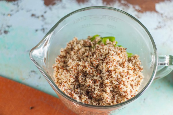 White and Red Quinoa. From Blossom to Stem | Because Delicious www.blossomtostem.net