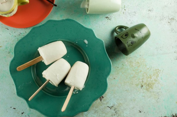 Vanilla Bean Coconut Popsicles. A rich, creamy, coconutty, vanilla-bean flecked frozen treat that's so simple to make. Low in sugar and dairy free. From Blossom to Stem | Because Delicious www.blossomtostem.net