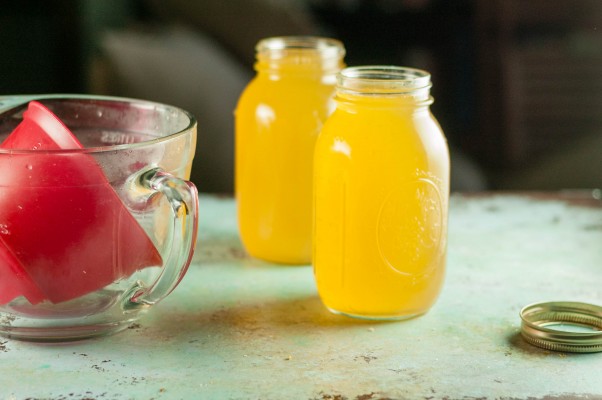 Elderflower Cordial. An easy syrup with elderflowers and citrus that makes a delicious homemade soda or cocktail mixer. From Blossom to Stem | Because Delicious www.blossomtostem.net