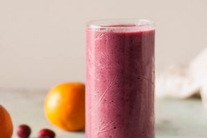 Cranberry Clementine Smoothie. A creamy jewel-toned smoothie that comes together in minutes. Vegan, gluten free, dairy free. From Blossom to Stem | Because Delicious | www.blossomtostem.net
