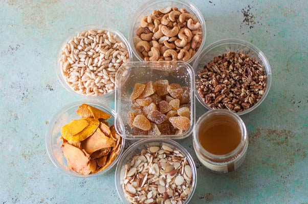 Homemade Kind Bars. Simple chewy, nutty granola bars. So easy to make. Gluten free. Vegan. From Blossom to Stem | Because Delicious | www.blossomtostem.net