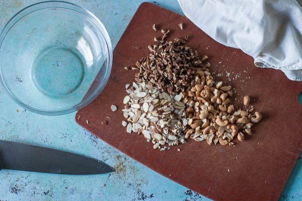 Homemade Kind Bars. Simple chewy, nutty granola bars. So easy to make. Gluten free. Vegan. From Blossom to Stem | Because Delicious | www.blossomtostem.net