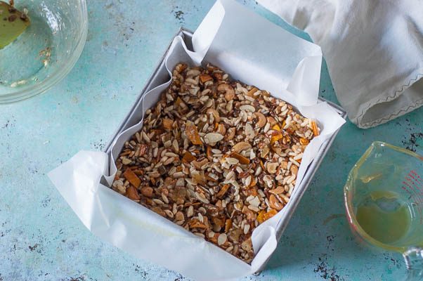 Homemade Kind Bars. Simple chewy, nutty granola bars. So easy to make. Gluten free. Vegan. From Blossom to Stem | Because Delicious | www.blossomtostem.net