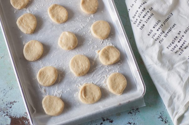 Paczki (Yeast Polish Jelly Doughnuts) From Blossom to Stem | www.blossomtostem.net