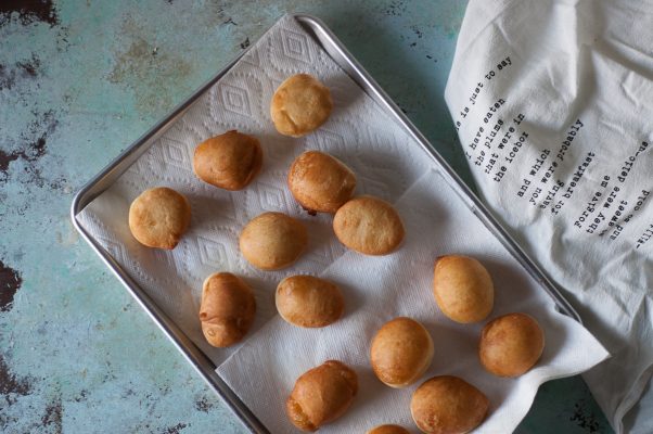 Paczki (Yeast Polish Jelly Doughnuts) From Blossom to Stem | www.blossomtostem.net