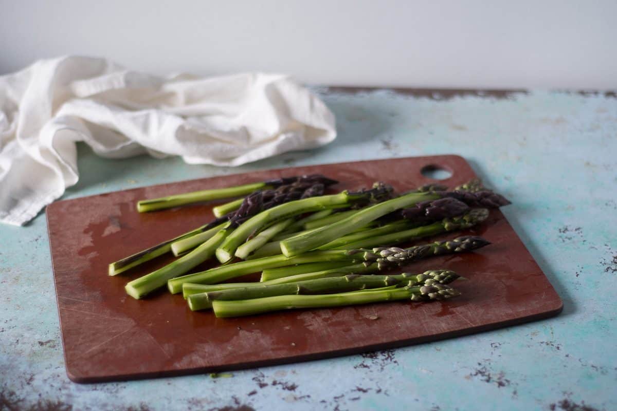 Lemon Balsamic Grilled Chicken with Asparagus. From Blossom to Stem | www.blossomtostem.net