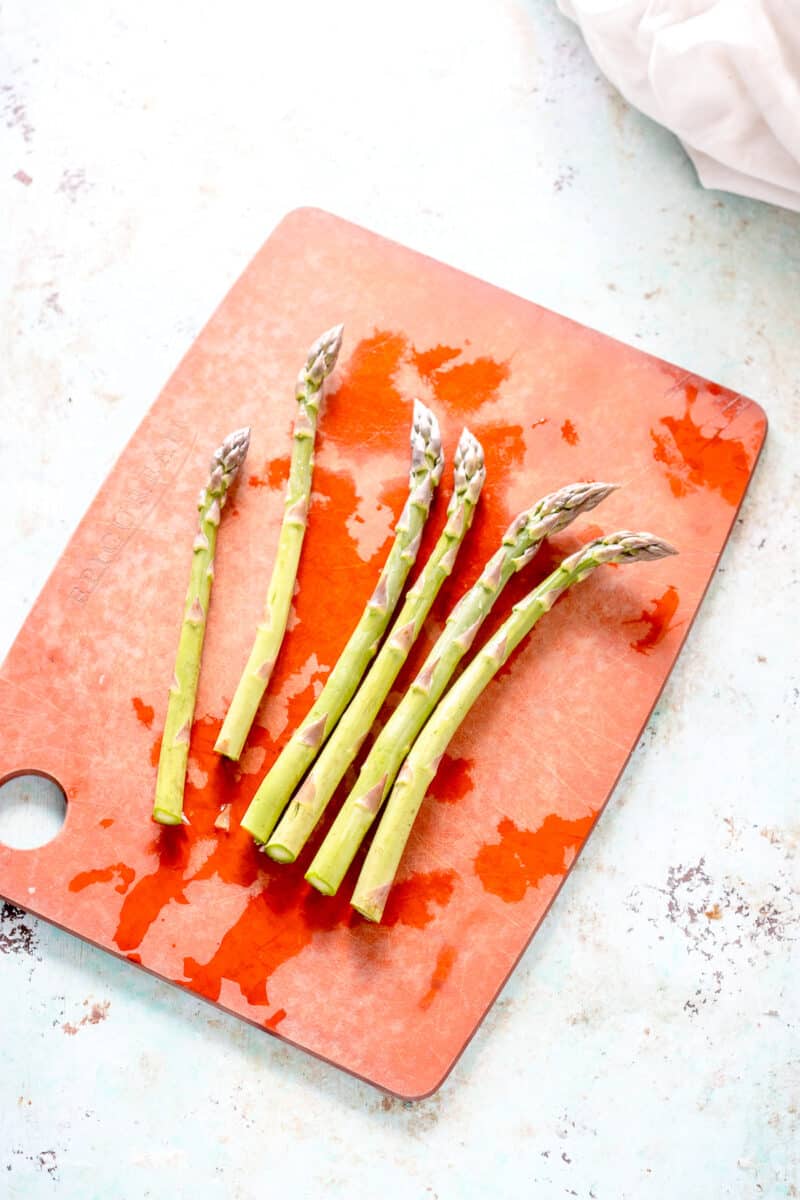 Asparagus spears on a cutting board